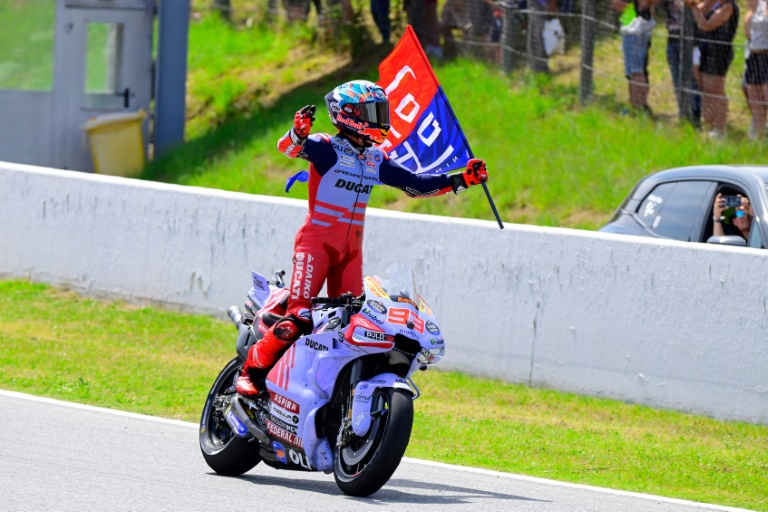 Espargaró Aprovecha La Caída De Bagnaia Para Imponerse En El Esprint De ...