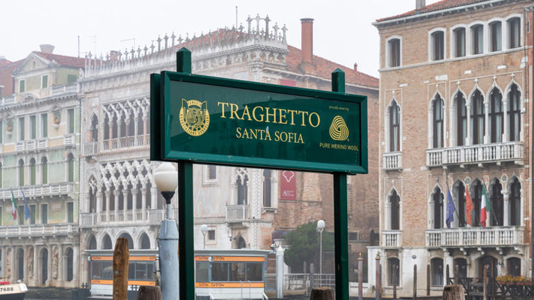 Budget Travelers Should Avoid Venice's Gondolas (And Get Around This ...