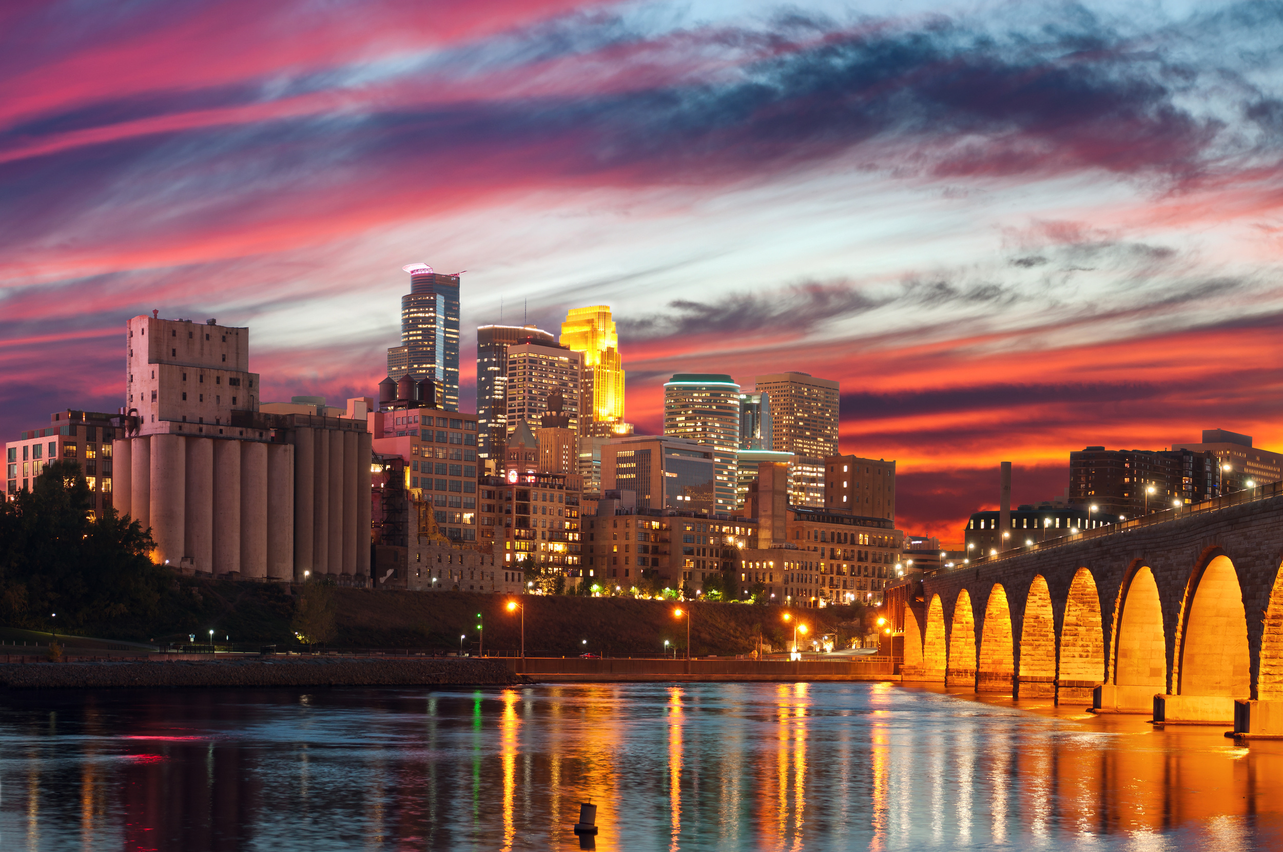 <p>Minneapolis, Minnesota, has an exciting nightlife that is well-known to locals and visitors from surrounding states, but it hasn't gotten the national recognition it deserves. And while Minneapolis has a decidedly city feel, its neighbor St. Paul has a vintage vibe for an entirely different experience. </p><p>You may also like: <a href='https://www.yardbarker.com/lifestyle/articles/these_20_vegetables_are_best_eaten_in_spring/s1__40253251'>These 20 vegetables are best eaten in spring</a></p>
