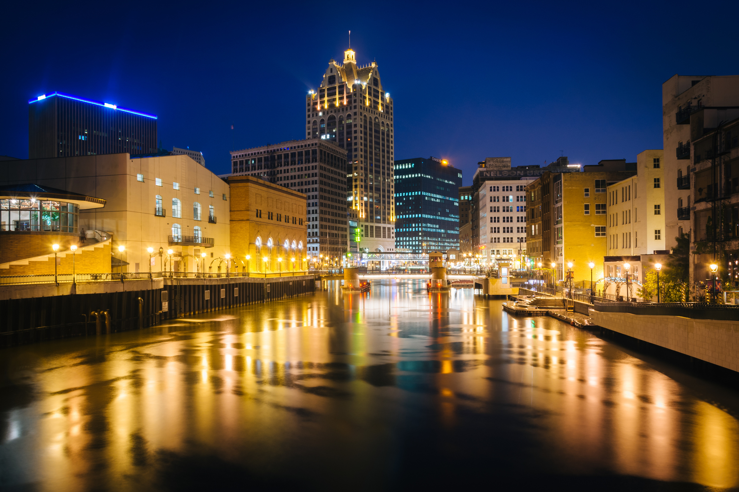 <p>No place in Wisconsin should be doubted for its nightlife. Even the smallest towns have something to offer. That said, one of its bigger towns, Milwaukee, has lots going on into the wee hours of the night, with lots of places near the water serving as prime locations. </p><p><a href='https://www.msn.com/en-us/community/channel/vid-cj9pqbr0vn9in2b6ddcd8sfgpfq6x6utp44fssrv6mc2gtybw0us'>Follow us on MSN to see more of our exclusive lifestyle content.</a></p>