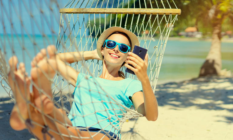 I'm phone expert - these tips will keep phone bill down this summer