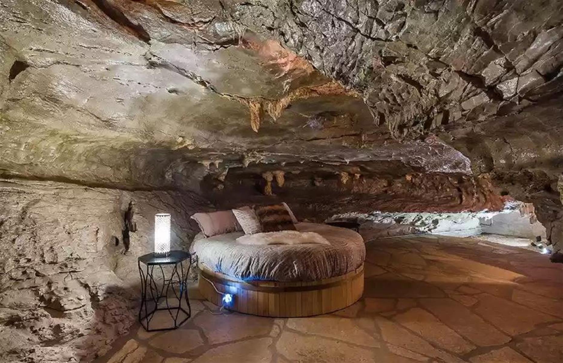 Check Out These 8 Incredible Cave Homes In US, Around The World