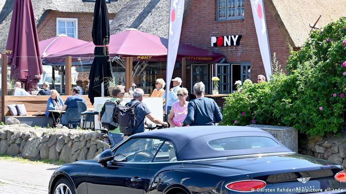 The video shows young people outside the Pony nightclub on the well-to-do island of Sylt chanting racist slogans
