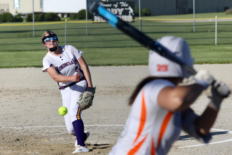 Hononegah, Auburn bow out of softball sectionals, leaving only North Boone