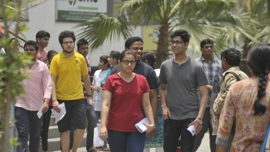 JEE Advanced 2024 Paper analysis: Check students' reaction to Paper 1 and Paper 2 held on May 26.