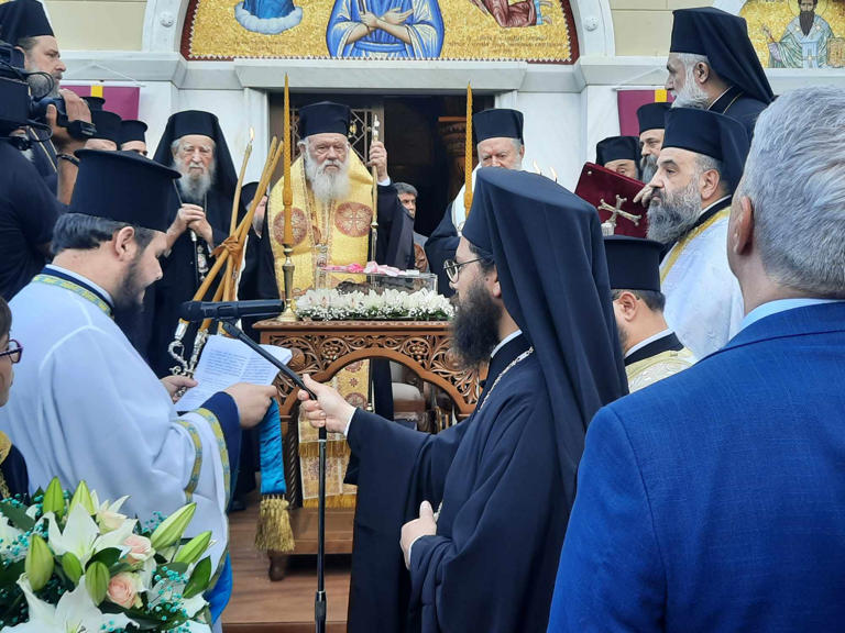 Κοσμοσυρροή στη λιτανεία για την γιορτή του Αη Γιάννη του Ρώσσου στην Εύβοια - Παρών ο αρχιεπίσκοπος Ιερώνυμος