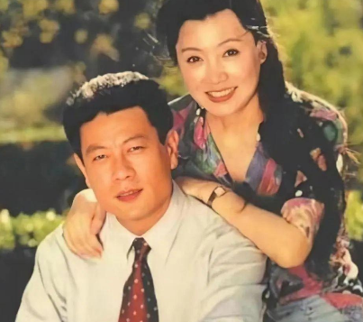 演员巫刚：与前妻15年情断，后与不婚不育的陈瑾相伴20年，至今未婚