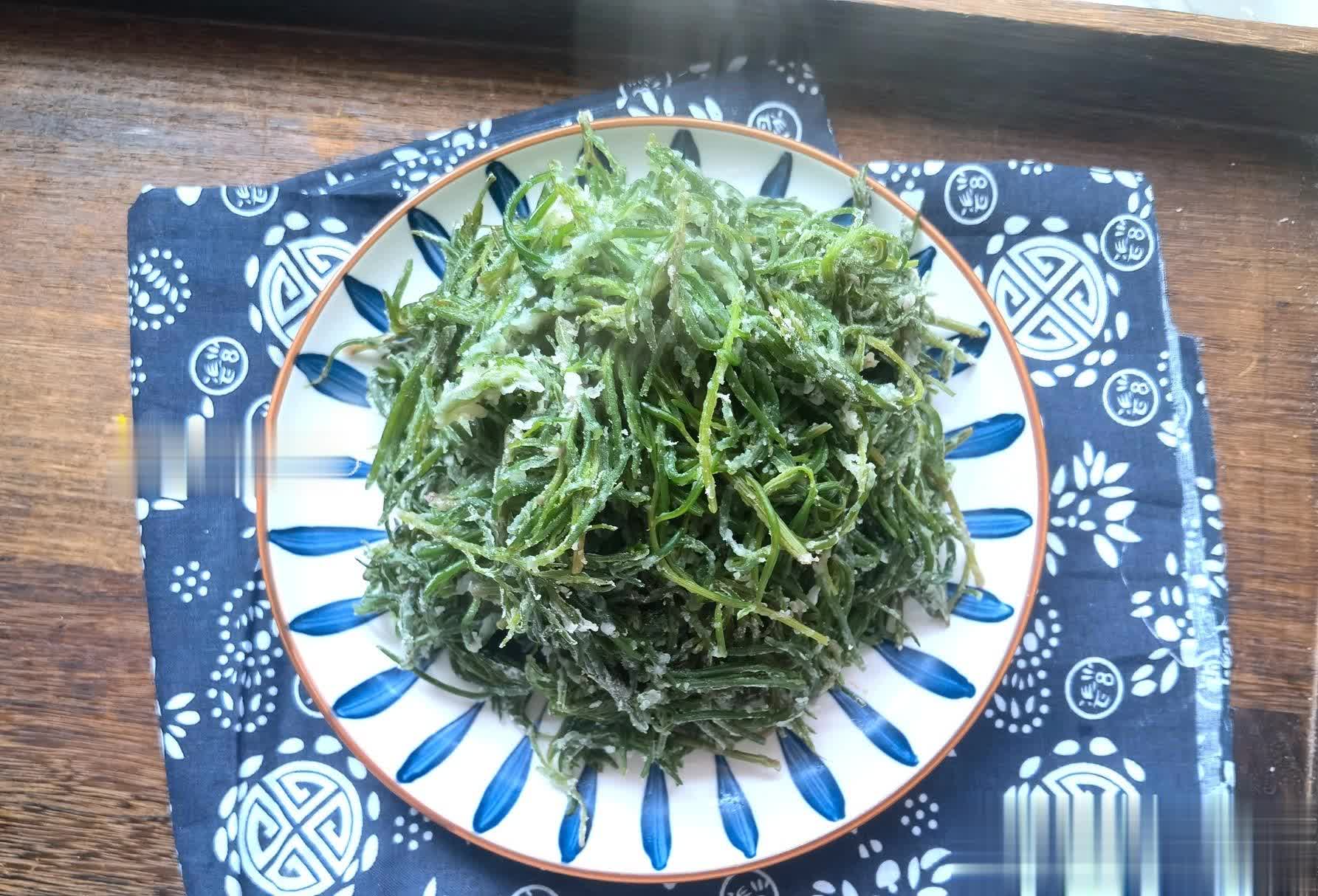 5月这菜正当时比韭菜菠菜好，一次储存10斤慢慢吃，蒸蒸清香好吃