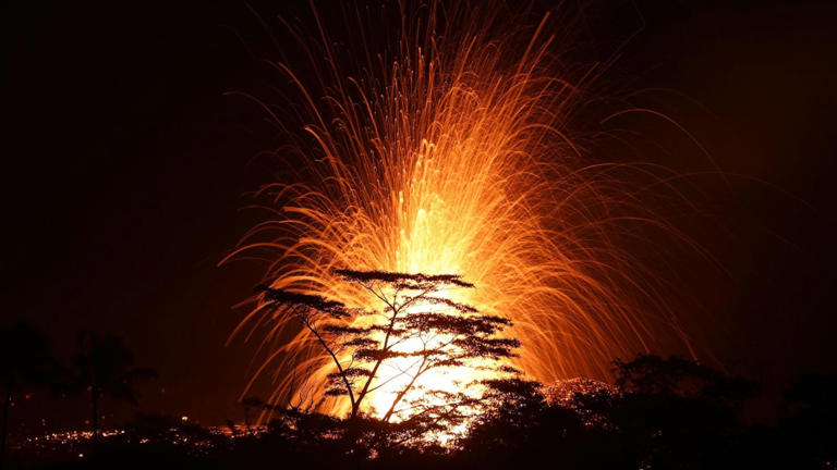 Active Hawaiian volcano could erupt like a 'stomp-rocket toy,' new study finds