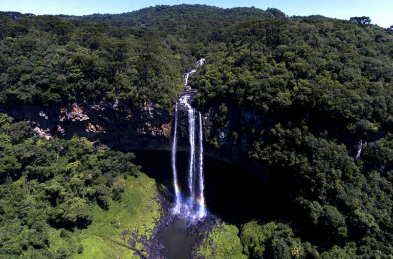 Conheça 16 cachoeiras que inspiram viagens incríveis pelo Brasil