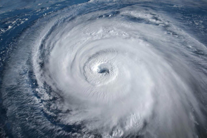 uragano beryl, evacuazioni e aeroporti chiusi: le spaventose immagini dell’occhio del ciclone