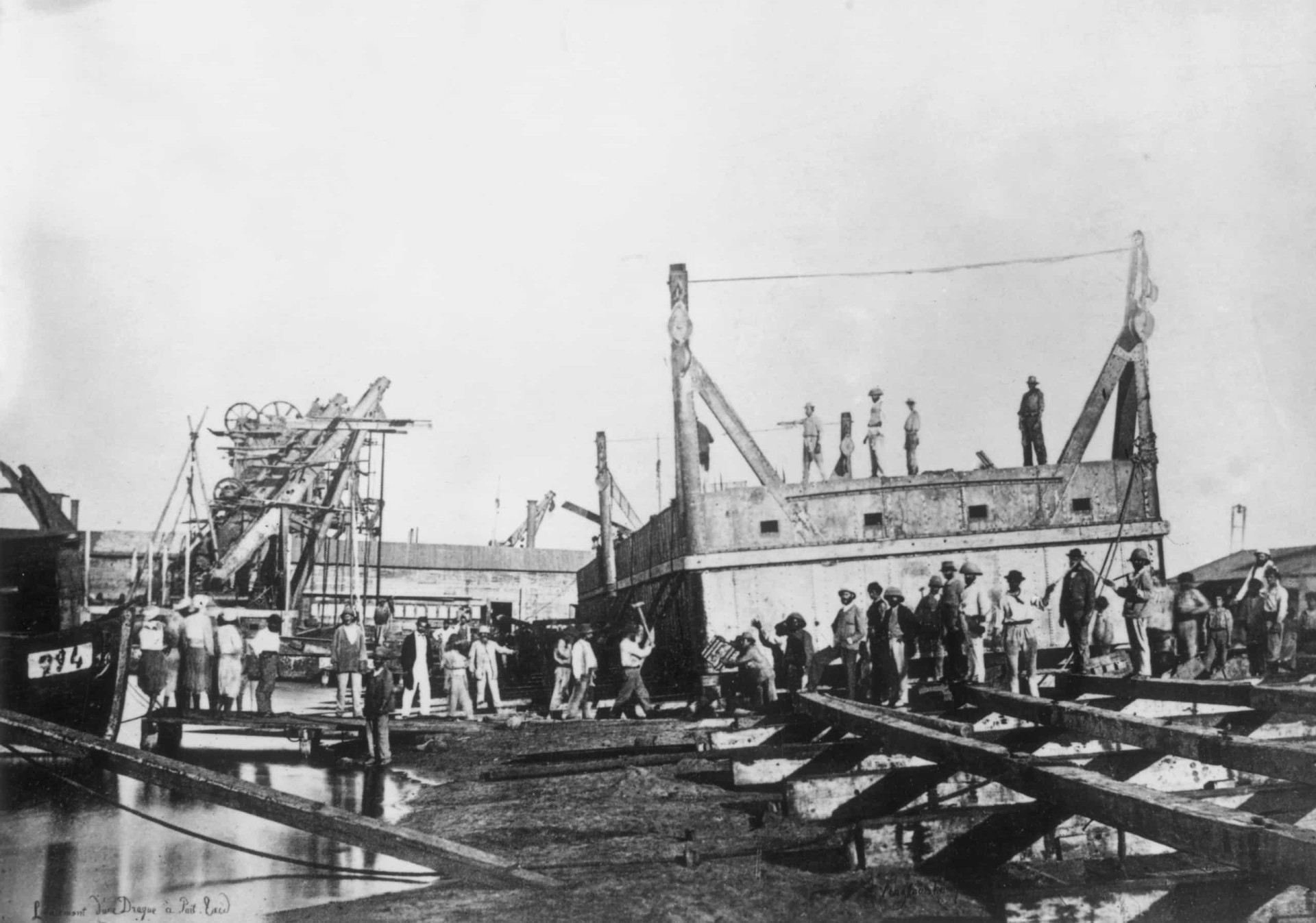 <p>The dredgers and excavators in operation during the construction of the canal provided the project the boost it needed. The machinery consisted of channel-dredgers, where heavy buckets scraped away sand and clay and emptied the waste material into a metal gutter to be deposited on to the bank.</p>