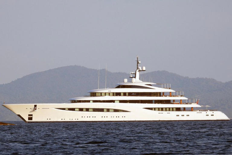 Die Mega-Yacht "Faith" (IMO 1012828) gehört Michael Latifi, Vater des Ex-Formel-1-Fahrers Nicholas Latifi.