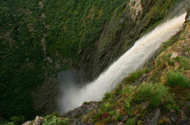 Conheça 16 cachoeiras que inspiram viagens incríveis pelo Brasil