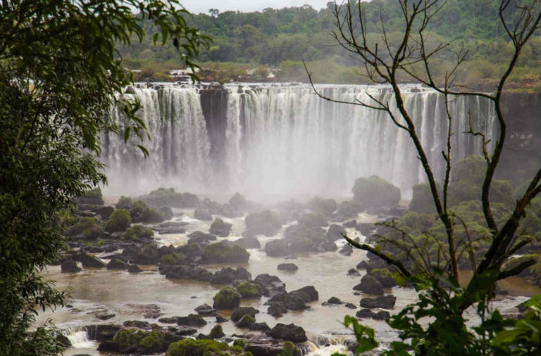 Conheça 16 cachoeiras que inspiram viagens incríveis pelo Brasil