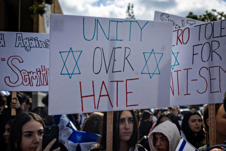 Jewish students at El Camino Real High School in Woodland Hills walked out Feb. 27 in response to recent antisemitic incidents. ((Jason Armond / Los Angeles Times))