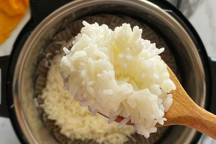 5 kesalahan memasak nasi yang dianggap sepele, salah satunya tak membuka rice cooker setelah nasi matang