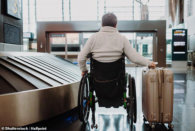 disabled teen unable to get off flight due to a major flaw