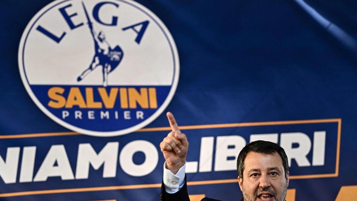guerre en ukraine : l’italien matteo salvini publie un photo-montage de macron en tenue de combat
