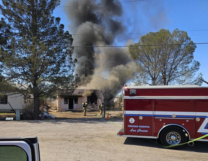 Fire damages Las Cruces home, detached structure