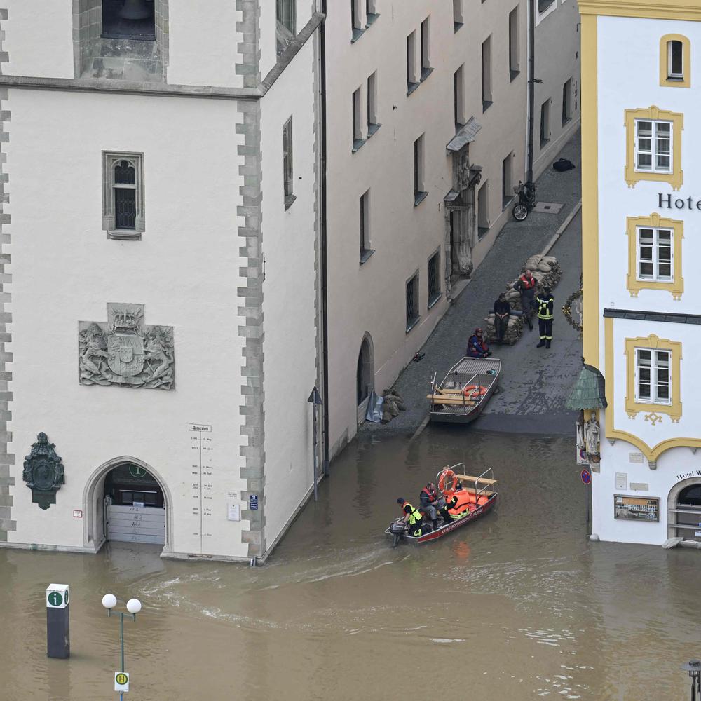 Pegelstand Bei Fast Zehn Metern: Passau Ruft Wegen Hochwasser ...