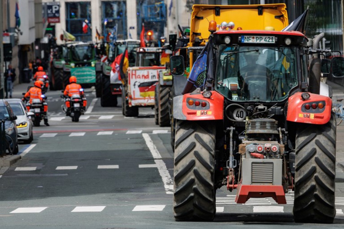 Grogne Du Monde Agricole - La Manifestation D'agriculteurs Sur Le ...