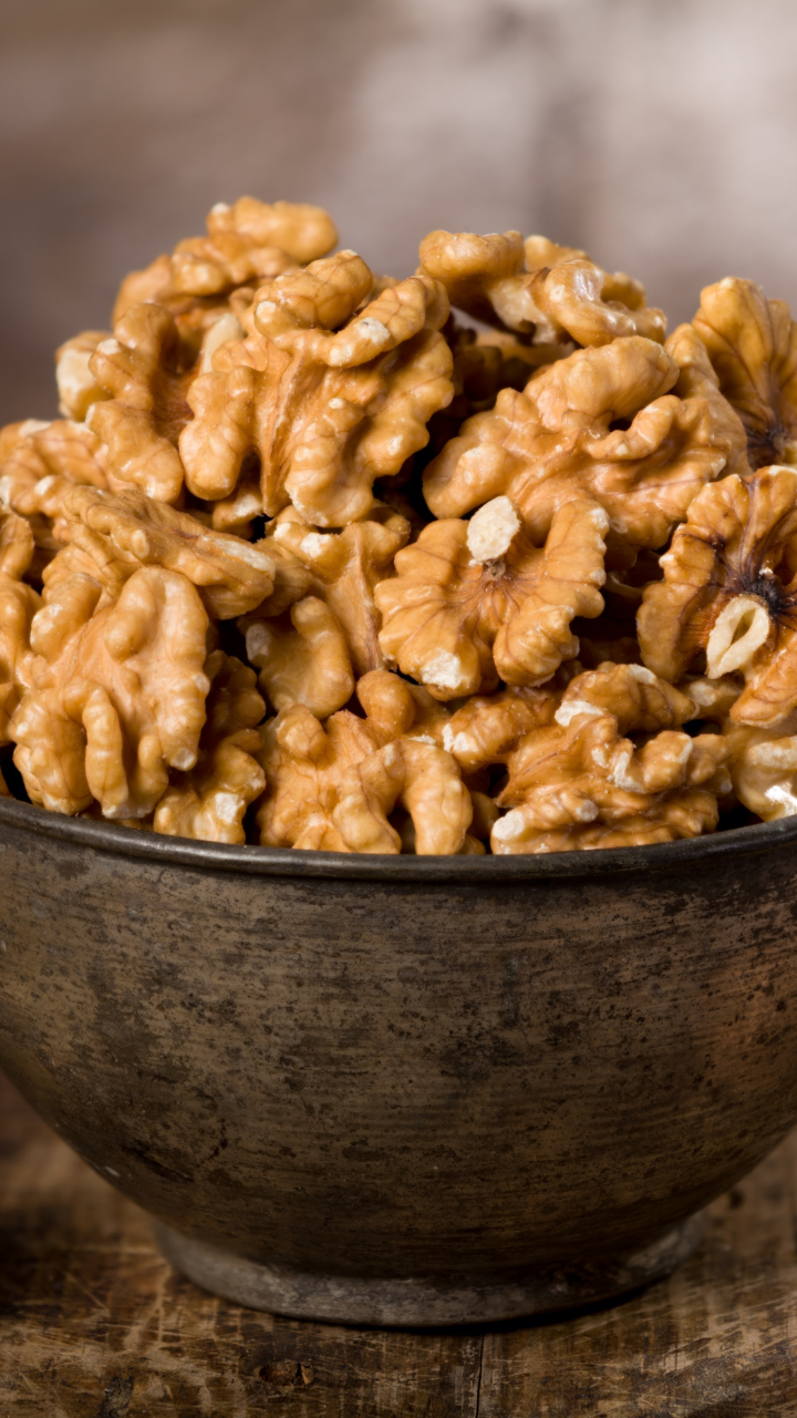 10 benefits of eating 1 soaked walnut everyday