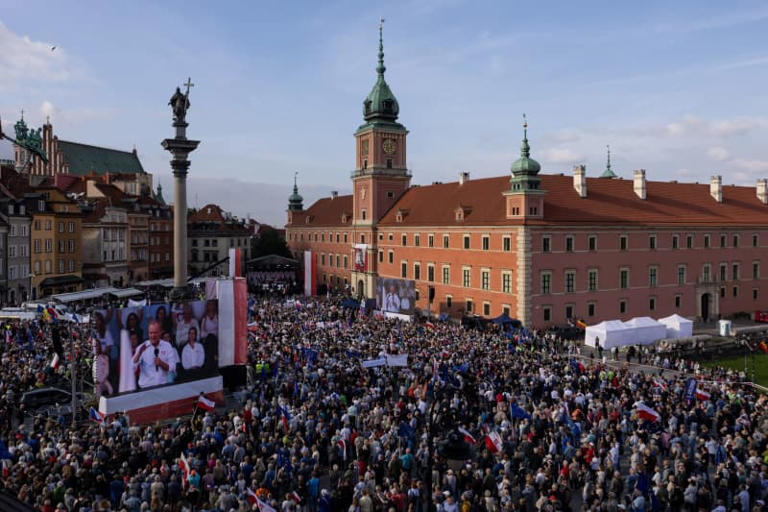 Supporters of Polish Prime Minister Tusk commemorate 1989 election