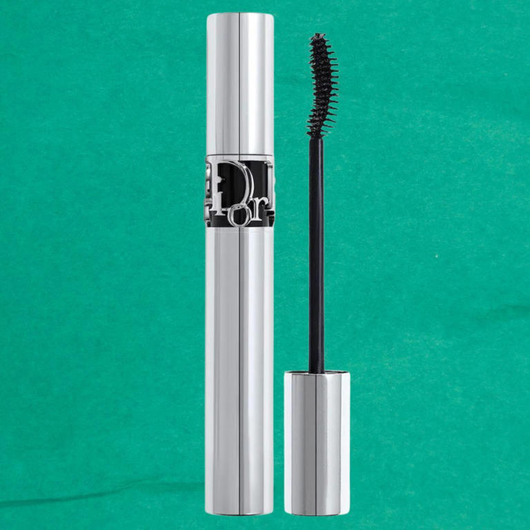 Reviewers With Straight Lashes Say These Mascaras Actually Hold Curl