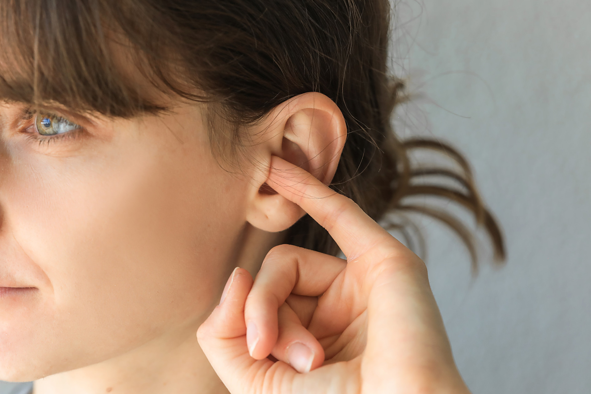 How to relieve painful ear pressure