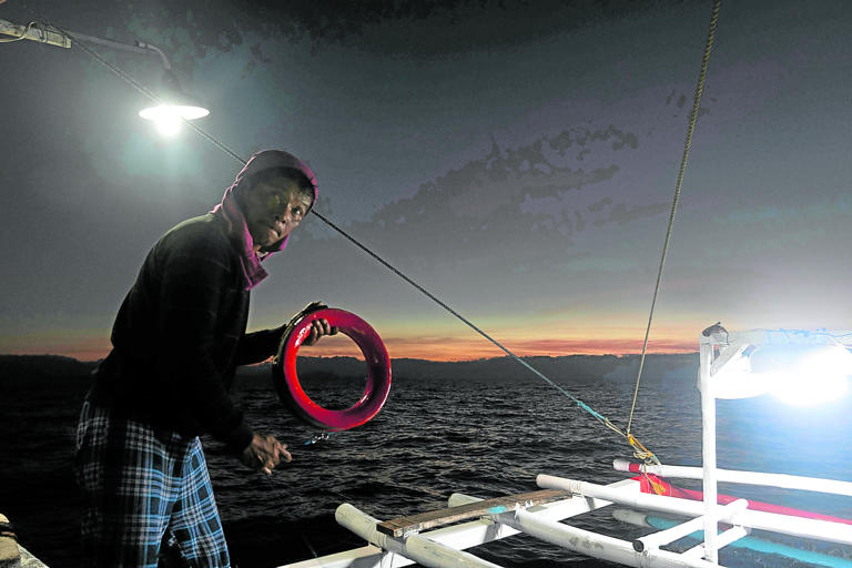 A night at sea with Occidental Mindoro’s tuna fishers