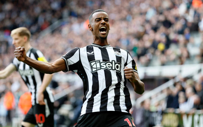 newcastle boost as alexander isak commits to club despite arsenal links