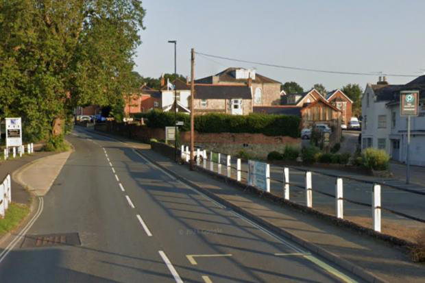 Two people hurt after crash outside pub on Wootton High Street