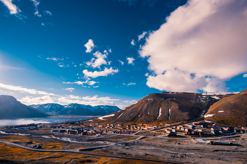 <p>If you’re looking for a truly unique experience in Norway, look no further than Longyearbyen. This remote town is located on the island of Svalbard, halfway between Norway and the North Pole.</p><p>Despite its isolated location, Longyearbyen is a busy town with around 2,000 people.</p><p>One of Longyearbyen’s main draws is its stunning natural beauty. Surrounded by snow-capped mountains and glaciers, the town has breathtaking views at every turn. You can explore the surrounding wilderness on foot, by snowmobile, or by dog sled.</p><p>If you love it, you can move there without a visa or a passport. This region of Norway is a visa-free zone, meaning you can live there <a href="https://www.lifeinnorway.net/living-on-svalbard/">without issues if you meet certain requirements</a><a href="https://www.lifeinnorway.net/living-on-svalbard/">.</a></p>