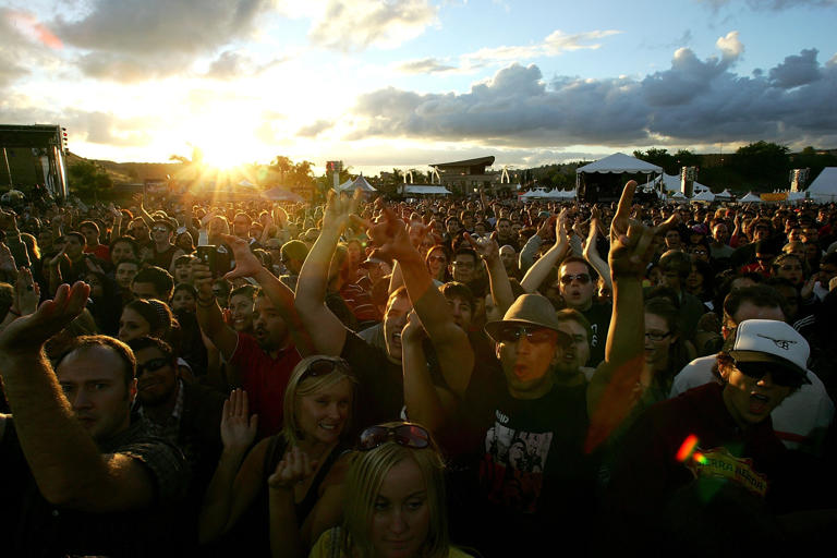 Fans enjoy the show during the San Diego Street Scene at Coors Ampitheatre on Sept. 22, 2007, in Chula Vista, California.