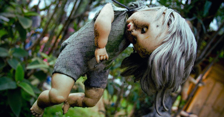 Looking for the creepiest places on Earth? The Island of the Dolls Mexico City is supposedly haunted, and has about 1,500 hanging baby dolls.