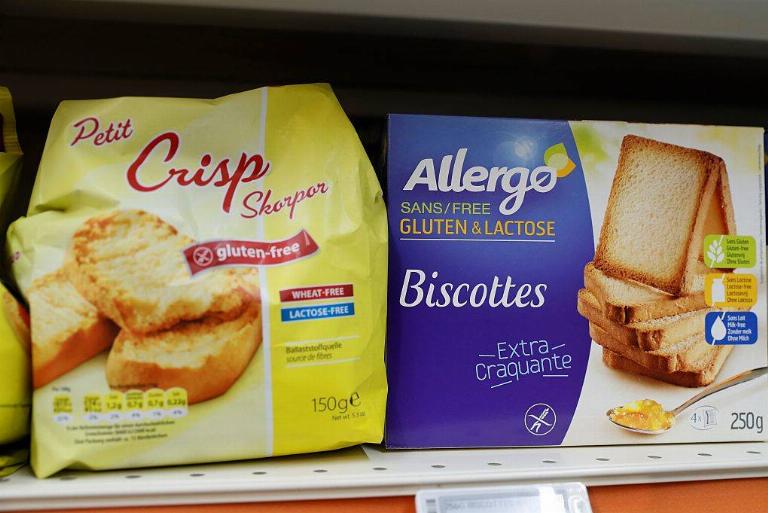 <p>Those who suffer from celiac disease or have a gluten intolerance turn to the gluten-free label when making food purchases at the grocery store. There are quite a few gluten-free alternatives that are both delicious and nutritious, but there are several that can mislead the consumer into believing they're healthy.</p> <p>Gluten-free snack foods such as chips, cookies, and candy are often loaded with massive amounts of sugar, salt, refined grains, and saturated fat to give the food flavor. These ingredients can rapidly spike blood sugar. Choosing a gluten-free snack that is completely whole grain is a healthier choice.</p>