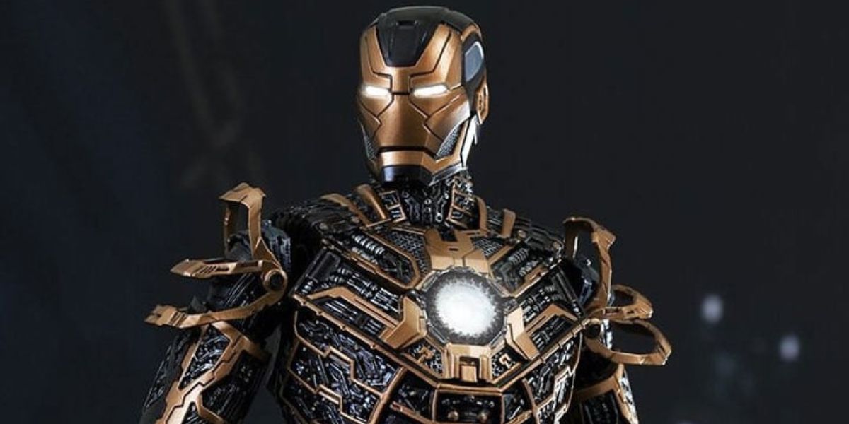 This suit was named Bones and had a black and gold color scheme with a pattern that was running along the armor panels. This one is also the most lightweight and allows it to break apart so that fighting can be made easier.