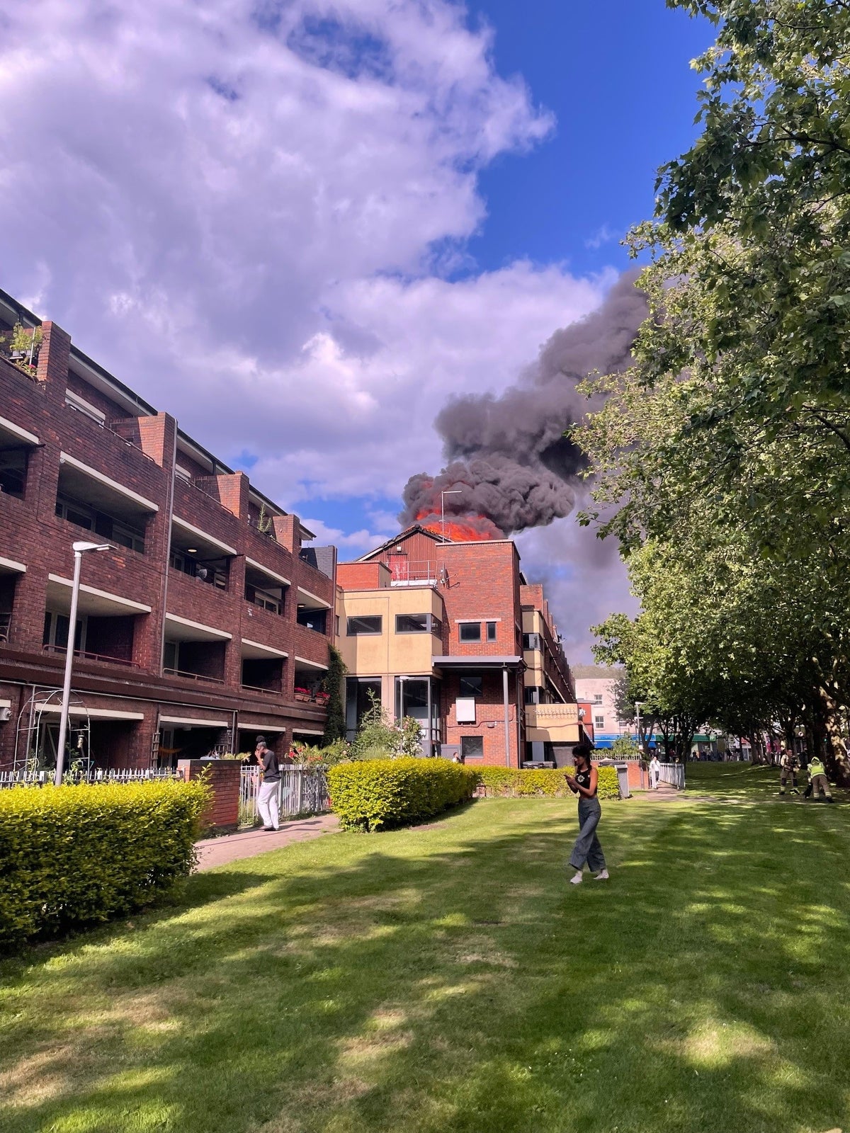 Hackney Fire: Residents Flee As Huge Blaze Breaks Out At Block Of Flats ...