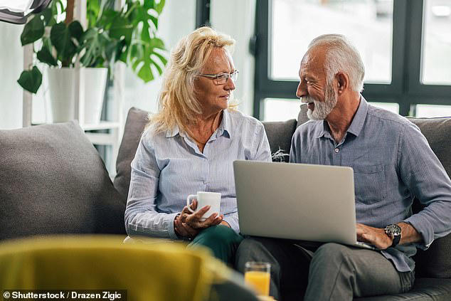 Making pension withdrawals before retirement: Here's what early dippers ...