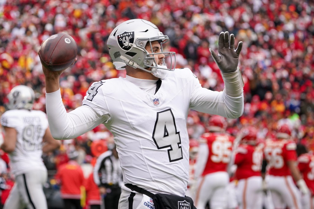 Las Vegas Raiders Quarterback Competition: Can Aidan O’Connell Hold Off ...