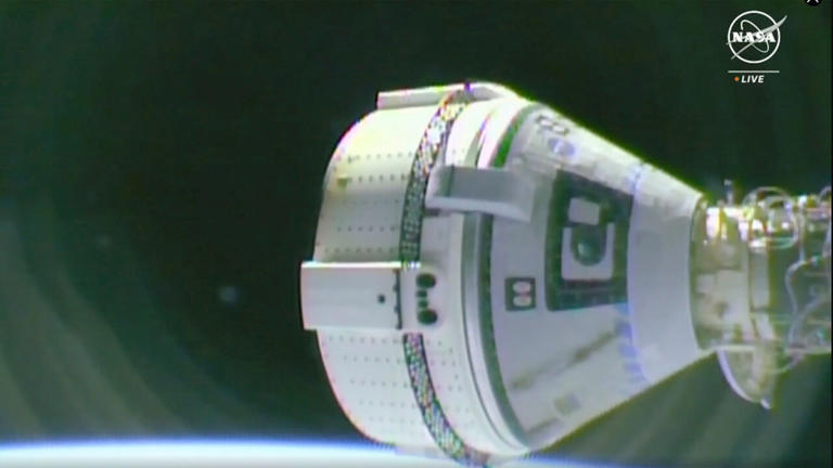 De Starliner aan het ISS gekoppeld