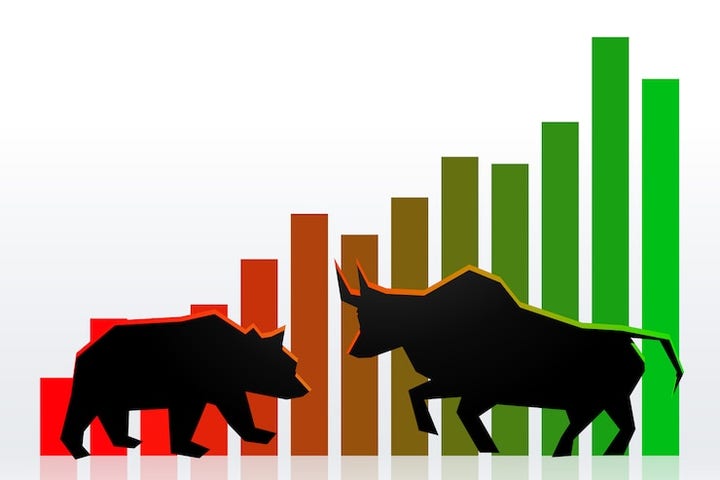 S&P 500 Edges Lower; J. M. Smucker Shares Surge Following Earnings Beat