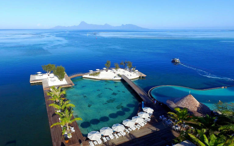 Tahiti accueillera les épreuves de surf pour les Jeux olympiques de 2024 du 27 au 30 juillet. Voici notre sélection d’hôtels sur l'île. (Ici, Te Moana Tahiti Resort.)