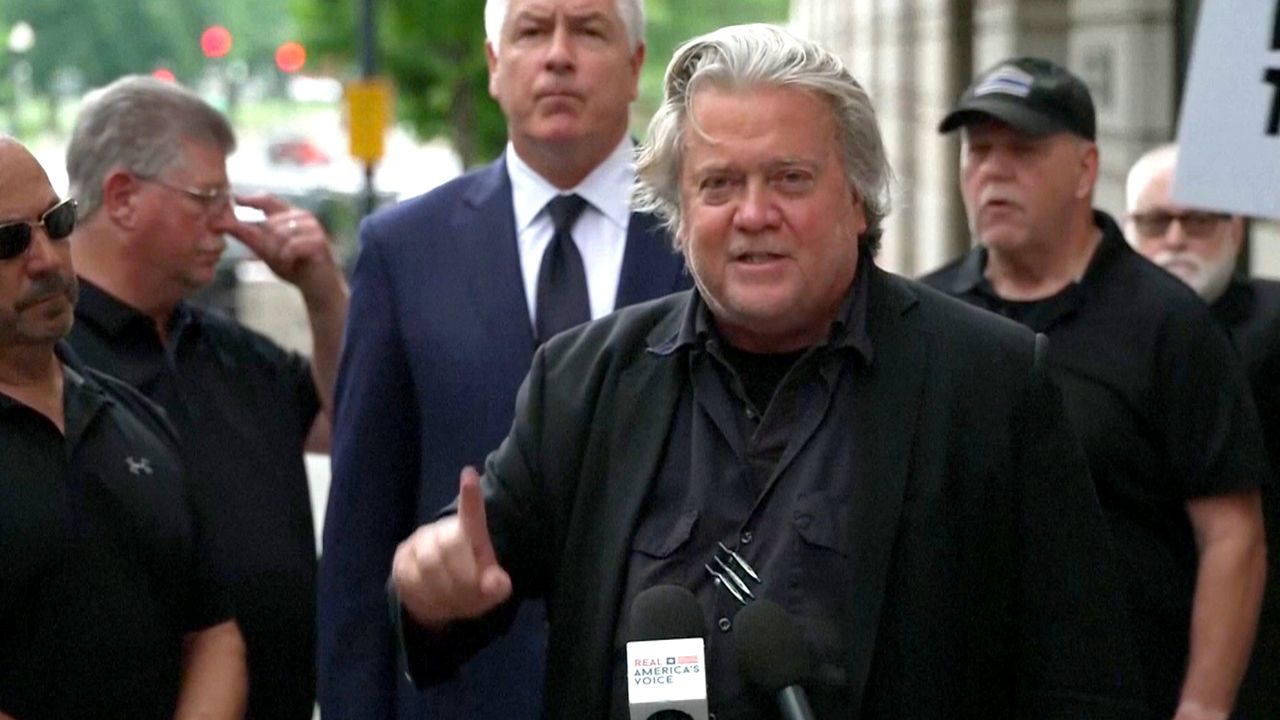 Verurteilter Trump-Vertrauter: Steve Bannon Muss Haftstrafe Antreten