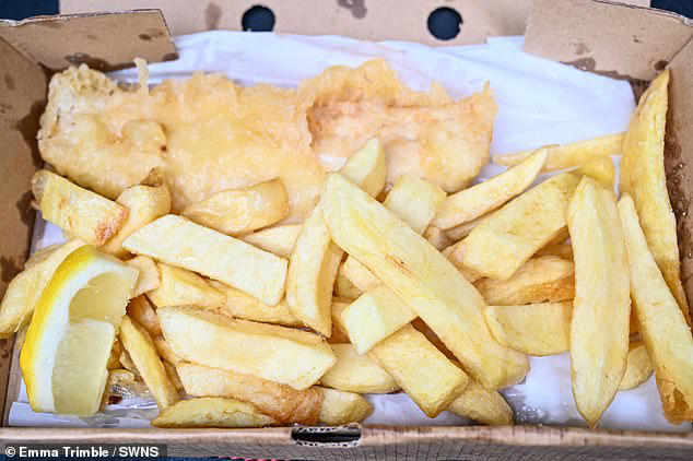 Hundreds queue for Britain's 'cheapest' fish and chips