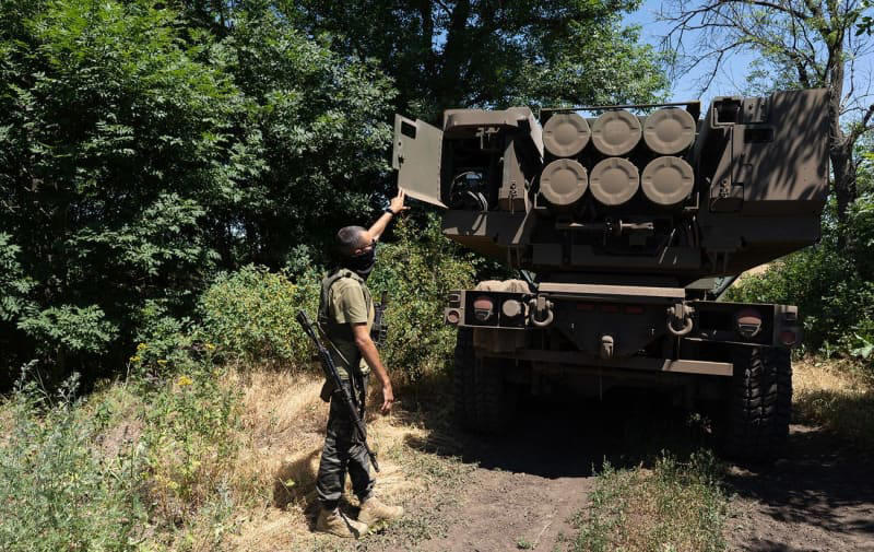 ukrainian special forces strike russian positions in south with himars