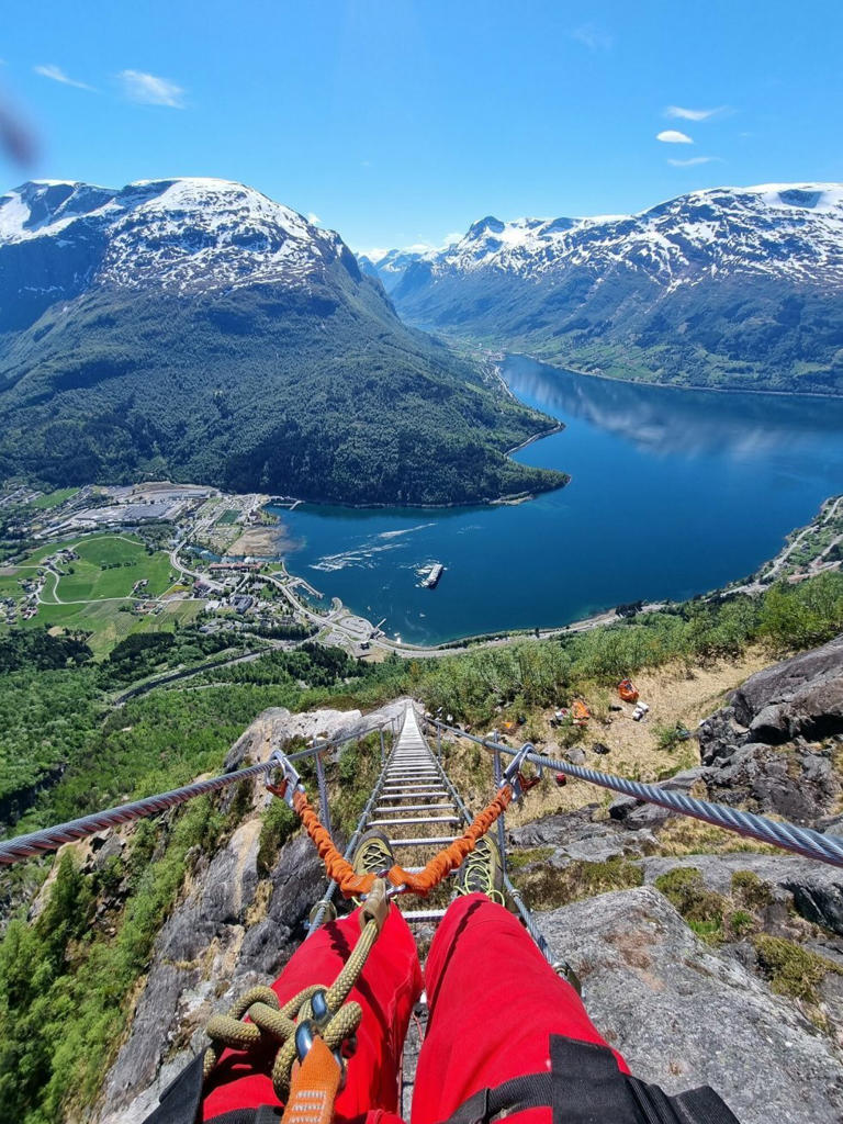 Loen slår dørene op til en 40 meter lang stige der lader dig indtage ...