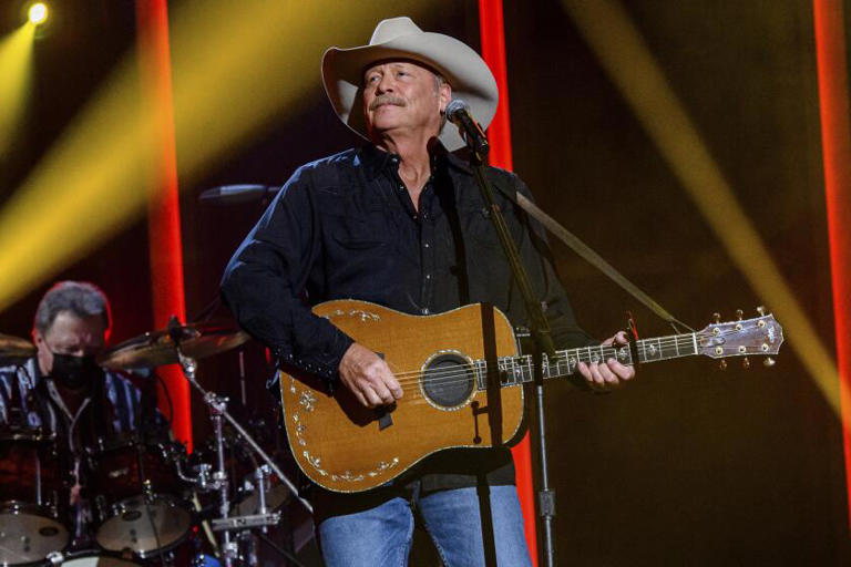 Alan Jackson says he's 'hanging it up full time' — right after one last country-music tour