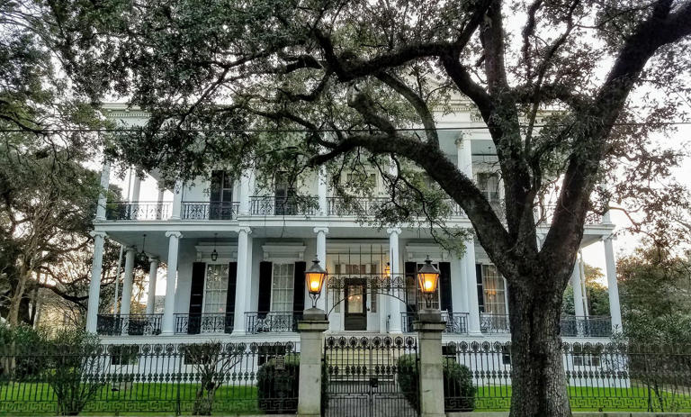 Here&#8217;s the Best Way To Take a Walking Tour of the New Orleans&#8217; Garden District, According to a Local